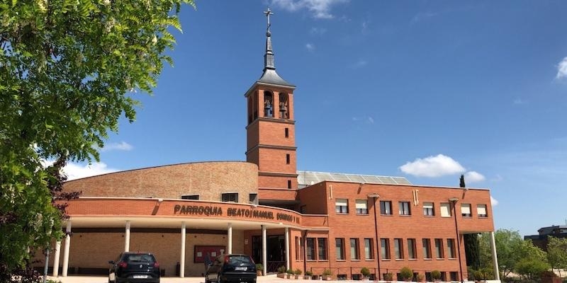 Juan Carlos Merino administra el sacramento de la Confirmación en Beato Manuel Domingo y Sol