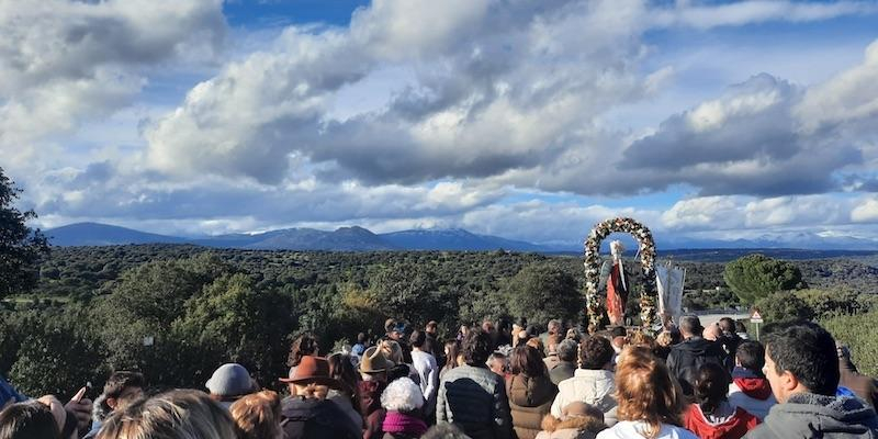 Romería en Navalagamella en la solemnidad de Pentecostés en honor a san Miguel