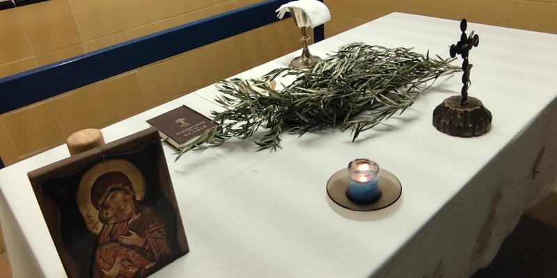 Así ha vivido la Semana Santa en el CIE de Aluche el capellán Rufino García Antón: «Los que han participado en estas celebraciones son peregrinos de la esperanza»