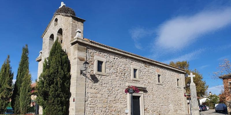 Juan Carlos Merino administra el sacramento de la Confirmación en San Matías Apóstol de Peralejo