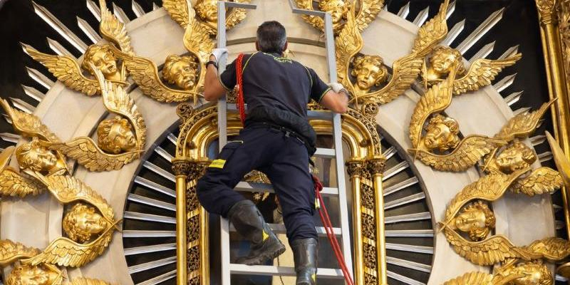 La Hermandad Virgen de la Paloma Bomberos de Madrid celebra 30 años acercando al pueblo de Madrid a su Virgen más castiza