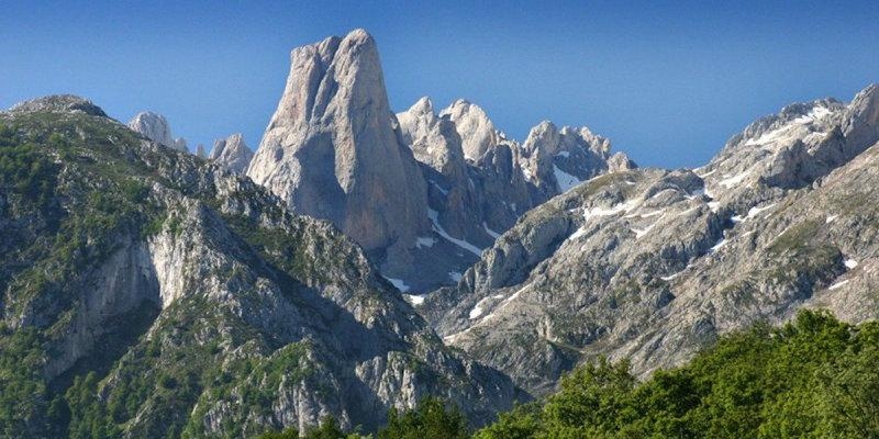 El grupo de jóvenes de San Ignacio de Loyola de Torrelodones se va a la montaña