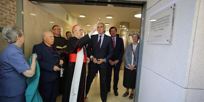 El cardenal Osoro agradece la «opción por los vulnerables» del hospital San Francisco de Asís