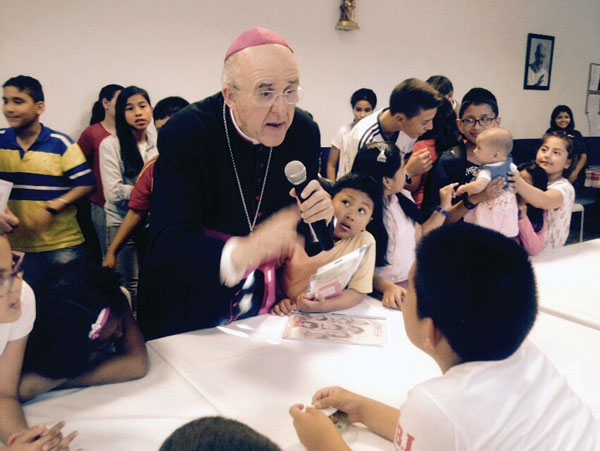 Monseñor Carlos Osoro con el Foro de Niños