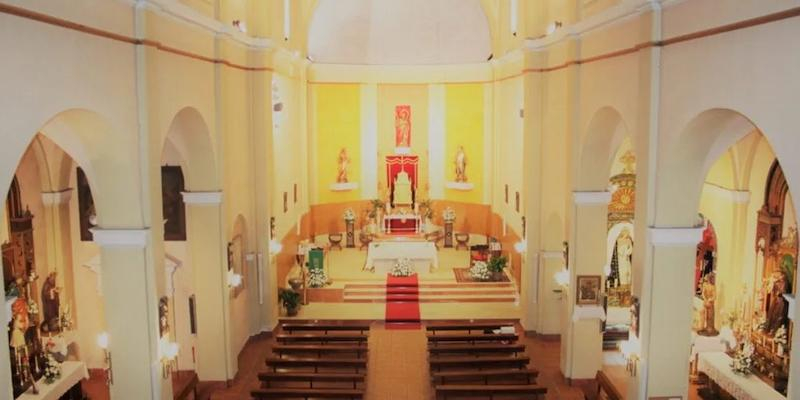 El vicario episcopal de la V administra el sacramento de la Confirmación en San Andrés Apóstol de Villaverde Alto