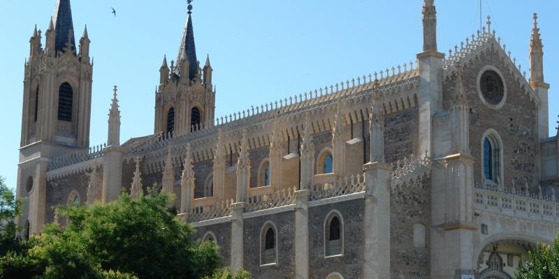 El cardenal Osoro celebra en los Jerónimos una Misa de Navidad con las Cruzadas de Santa María