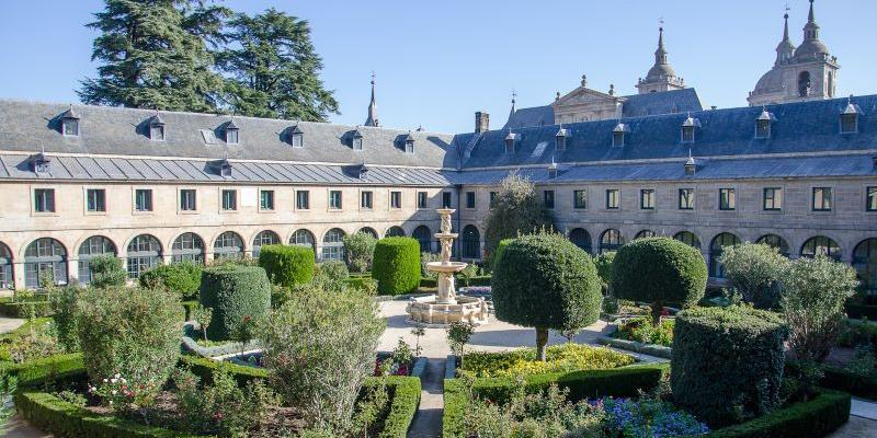 El Centro Universitario Escorial-María Cristina acoge un encuentro del arciprestazgo de San Lorenzo de El Escorial