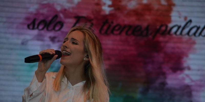 Athenas lanza  'Todo es Tuyo Deluxe' en colaboración con 15 cantantes católicos