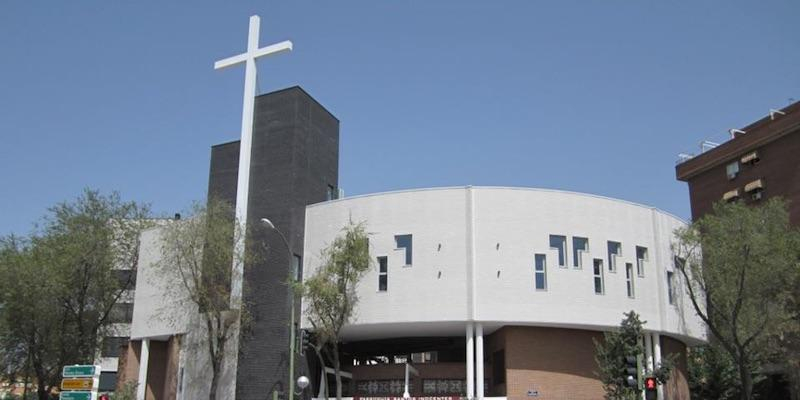 El vicario episcopal de la V preside una Eucaristía con sacramento de la Confirmación en Santos Inocentes