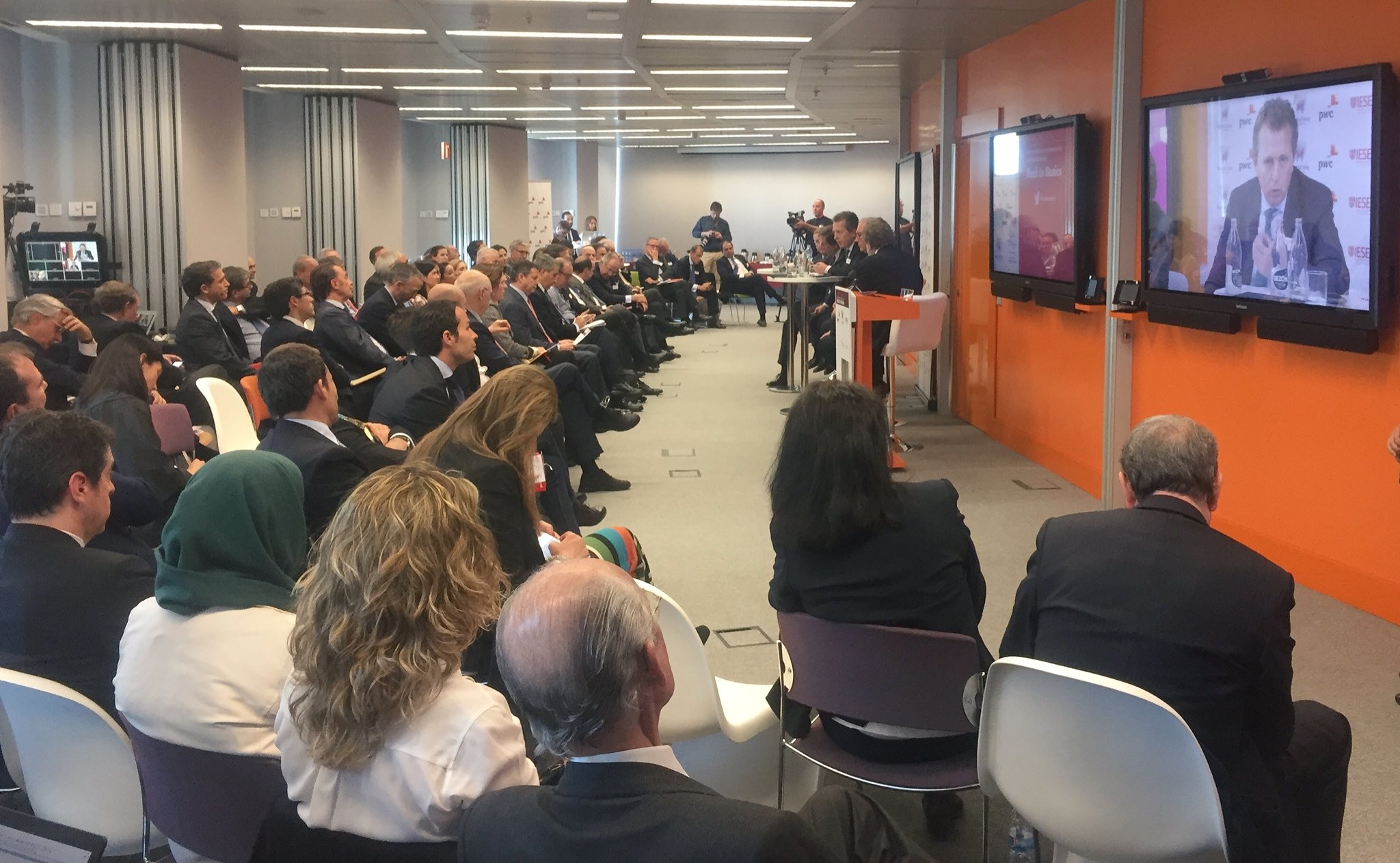 Conferencia internacional de Economía Humanista: «Las empresas tienen que cambiar y poner en el centro a las personas»