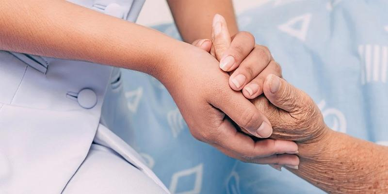 Gerardo Dueñas imparte en Sagrado Corazón de Jesús una charla sobre cuidados paliativos y testamento vital