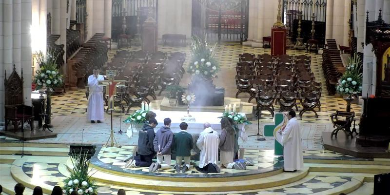 El arzobispo alienta a los jóvenes a acoger a Jesucristo en sus vidas y regalar «su Vida»