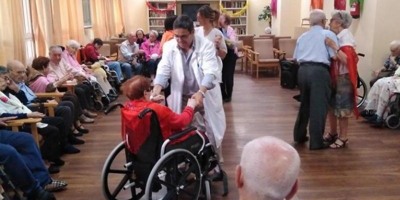 María Bazal, delegada de Familia y Vida: «Nuestro deseo es que cada comunidad eclesial se esfuerce por vivir un día sin soledad, visitando a los mayores y escuchando sus historias»