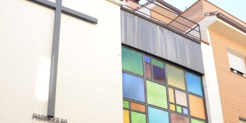 El padre Ángel Camino presenta a Pedro Pablo Tomico como nuevo párroco de Nuestra Señora del Encuentro