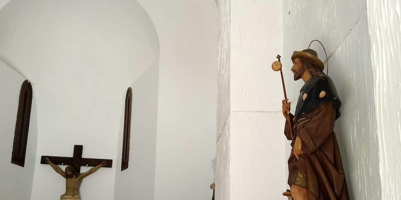 Aoslos celebra sus fiestas patronales en honor a san Roque con Misa y procesión