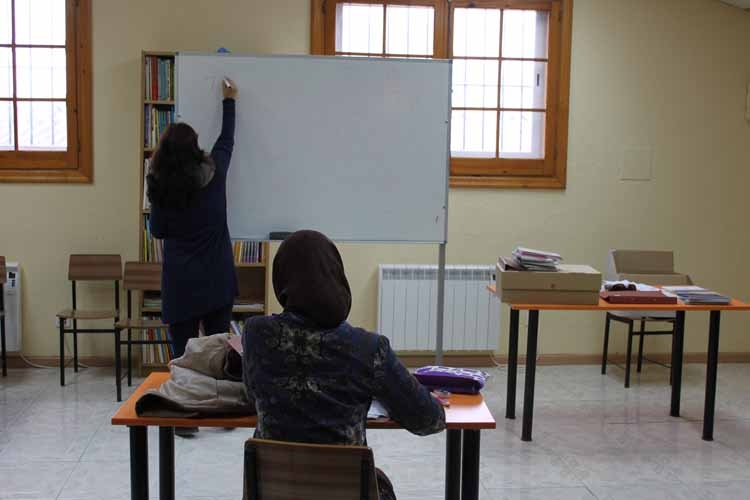 Cañada Real, el asentamiento ilegal que pide ayuda a gritos: «Los cursos de Cáritas Madrid me hacen sentir útil y me ofrecen un futuro»