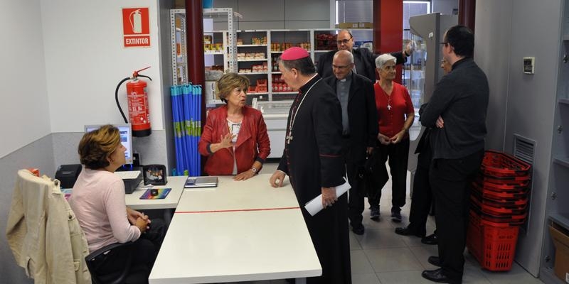 Monseñor Martínez Camino, en la visita pastoral: «Hay que cuidar mucho el alma de la caridad»