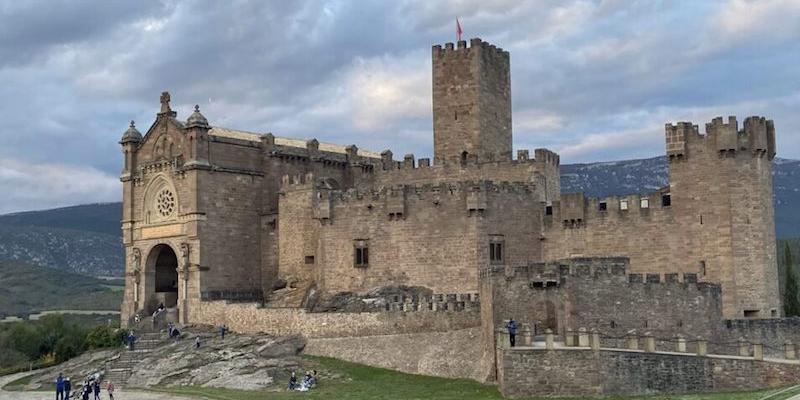 Nuestra Señora del Carmen de Pozuelo peregrina con jóvenes a Javier para participar en la Javierada 2022