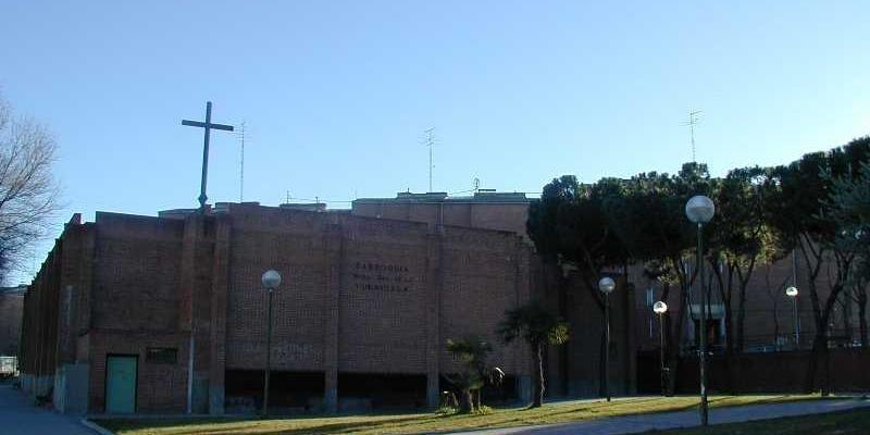El vicario episcopal de la V administra el sacramento de la Confirmación en Nuestra Señora de la Fuencisla