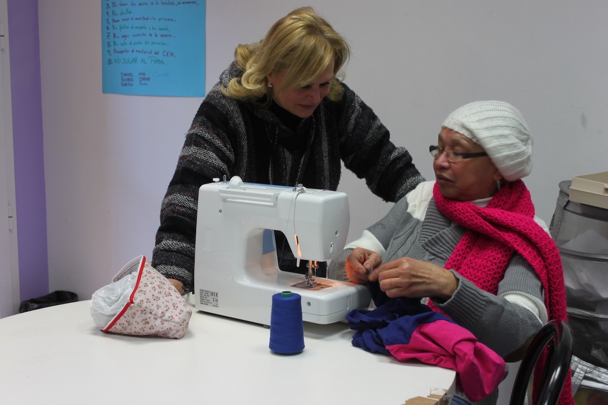 Los voluntarios del Centro de Mujer Luis Vélez de Guevara de Cáritas Madrid  celebran un encuentro