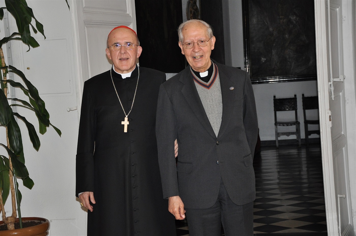El cardenal Osoro se reúne con el padre Adolfo Nicolás, SJ
