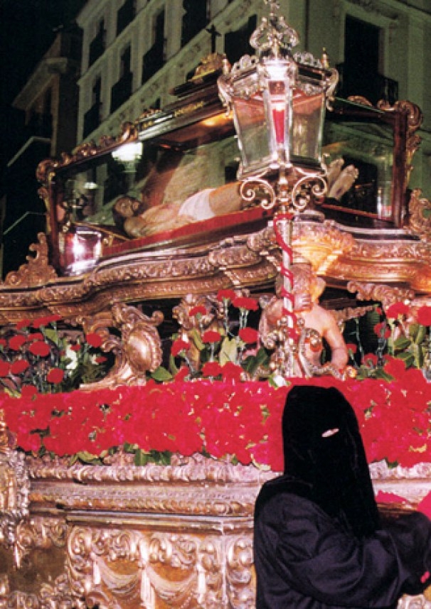 Eucaristía de la archicofradía del Santo Entierro en la festividad de San José en la parroquia de Santa Cruz