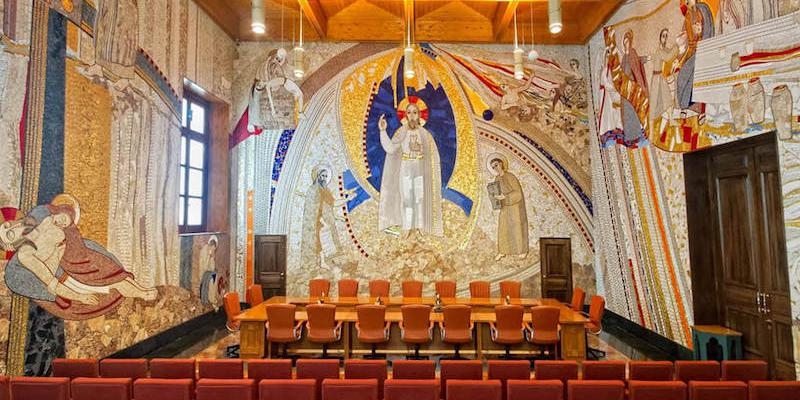 Monseñor José Cobo se reúne con miembros de congregaciones, cofradías y hermandades de Madrid