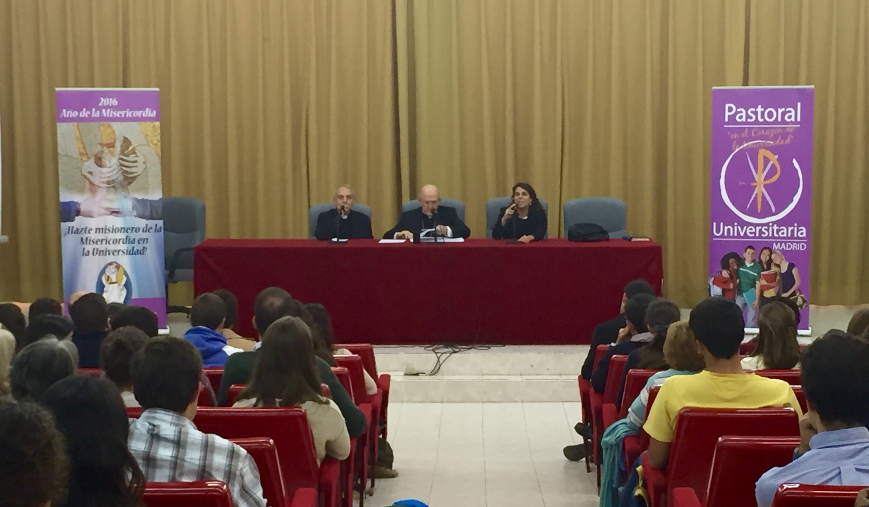 El arzobispo de Madrid a los universitarios: «Nuestra gran tarea es tener la misericordia de Dios»