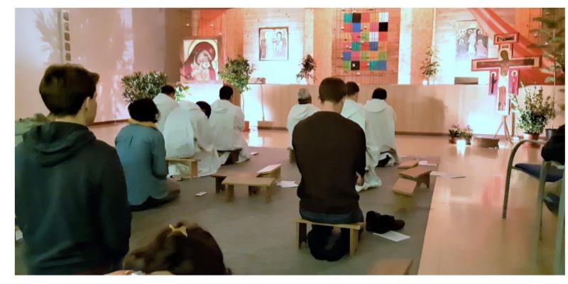 La basílica de La Milagrosa acoge un encuentro de oración al estilo de Taizé