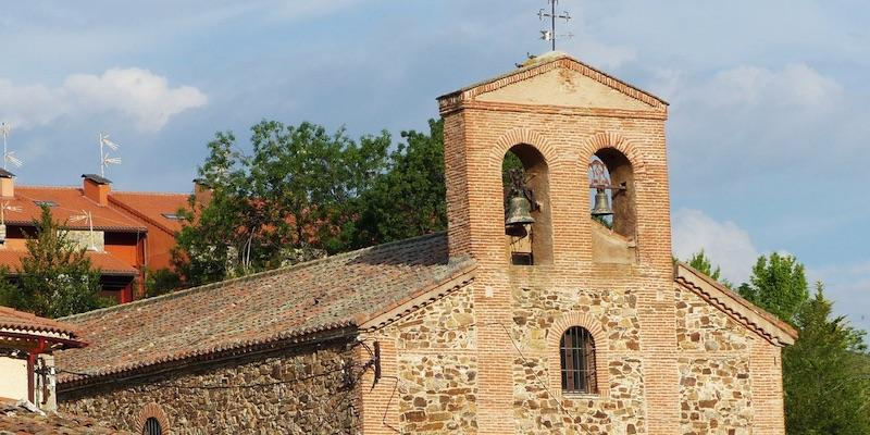 Gil González preside en San Pedro Apóstol, de Robledillo de la Jara, una Misa en honor a la Virgen del Rosario