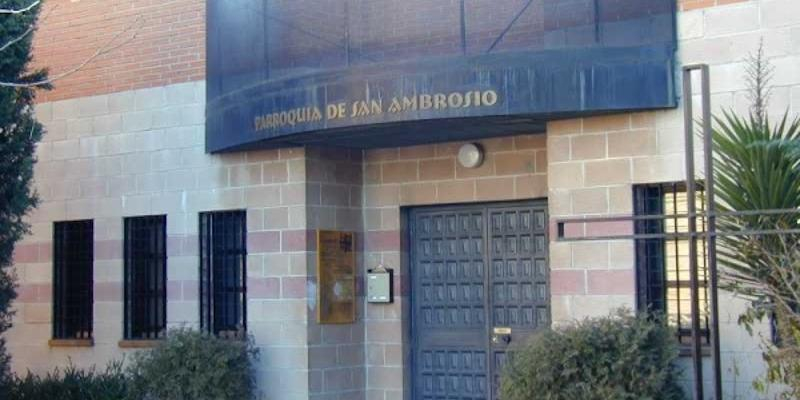 Monseñor Martínez Camino realiza la visita pastoral a Santo Tomás de Villanueva y San Ambrosio