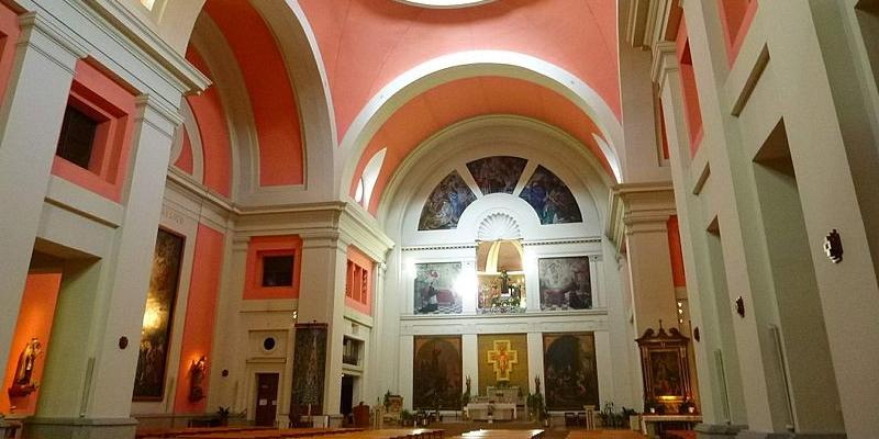 El vicario episcopal de la VIII administra el sacramento de la Confirmación en San Antonio de Cuatro Caminos