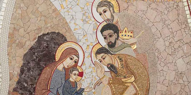 «Acércate como los Magos a Aquel que nació de la Virgen para darnos Luz y Vida»