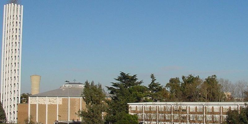 Juan Carlos Vera administra el sacramento de la Confirmación en San Pedro Mártir de Alcobendas