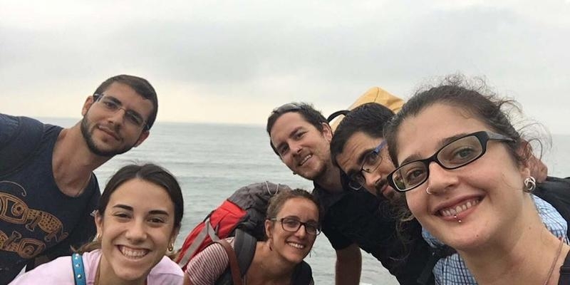 Jóvenes de Santa Paula viven una experiencia de verano en un campo de trabajo solidario en Roquetas de Mar