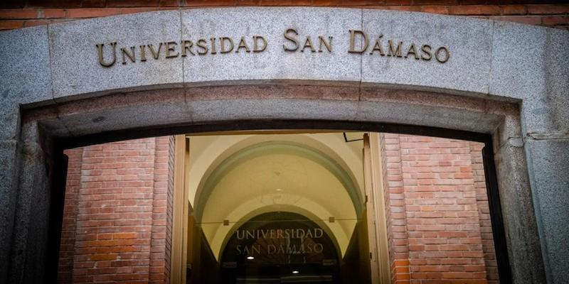 El cardenal Gianfranco Ghirlanda, SJ y Alejandro Arellano intervienen en la fiesta de san Raimundo de Peñafort en San Dámaso