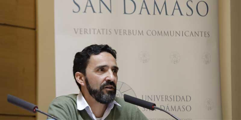 Javier Lorenzo, guionista de 'Libres', en el curso de actualización pastoral para sacerdotes: «Es algo precioso que den voz y escuchen a los no curas»