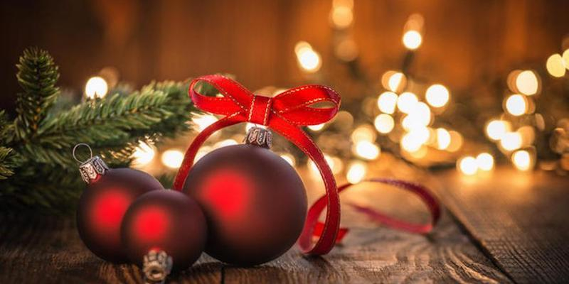 El vicario episcopal de la VIII visita en Navidad a los enfermos del Hospital La Paz