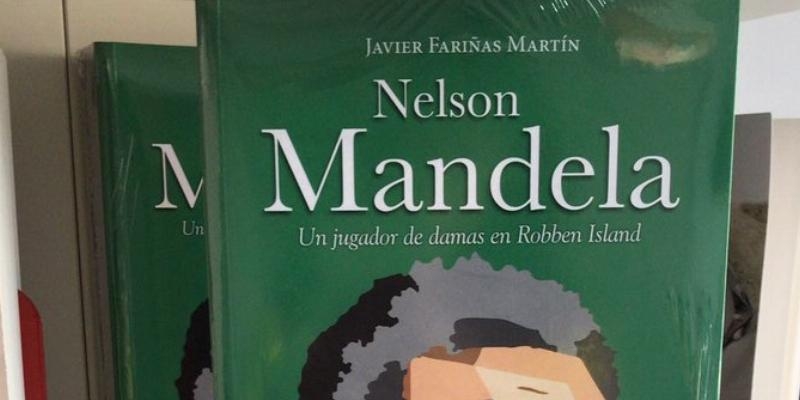 Javier Fariñas presenta 'Nelson Mandela. Un jugador de damas en Robben Island'