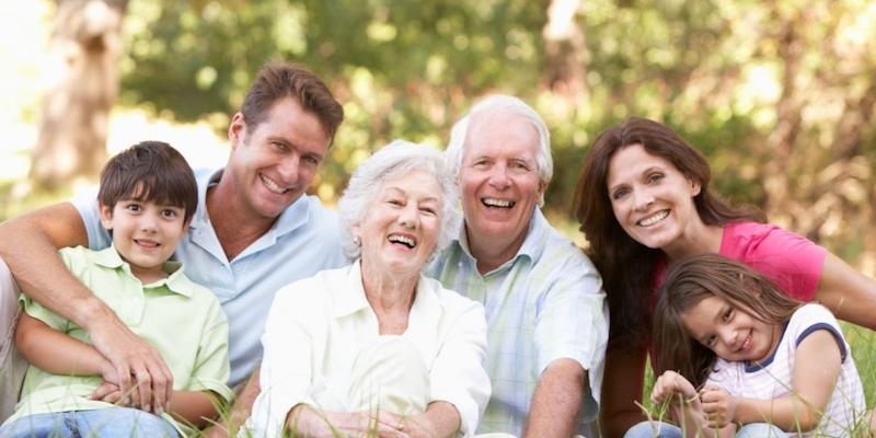 El presidente del Foro de la Familia recuerda a Sánchez que el camino es el consenso