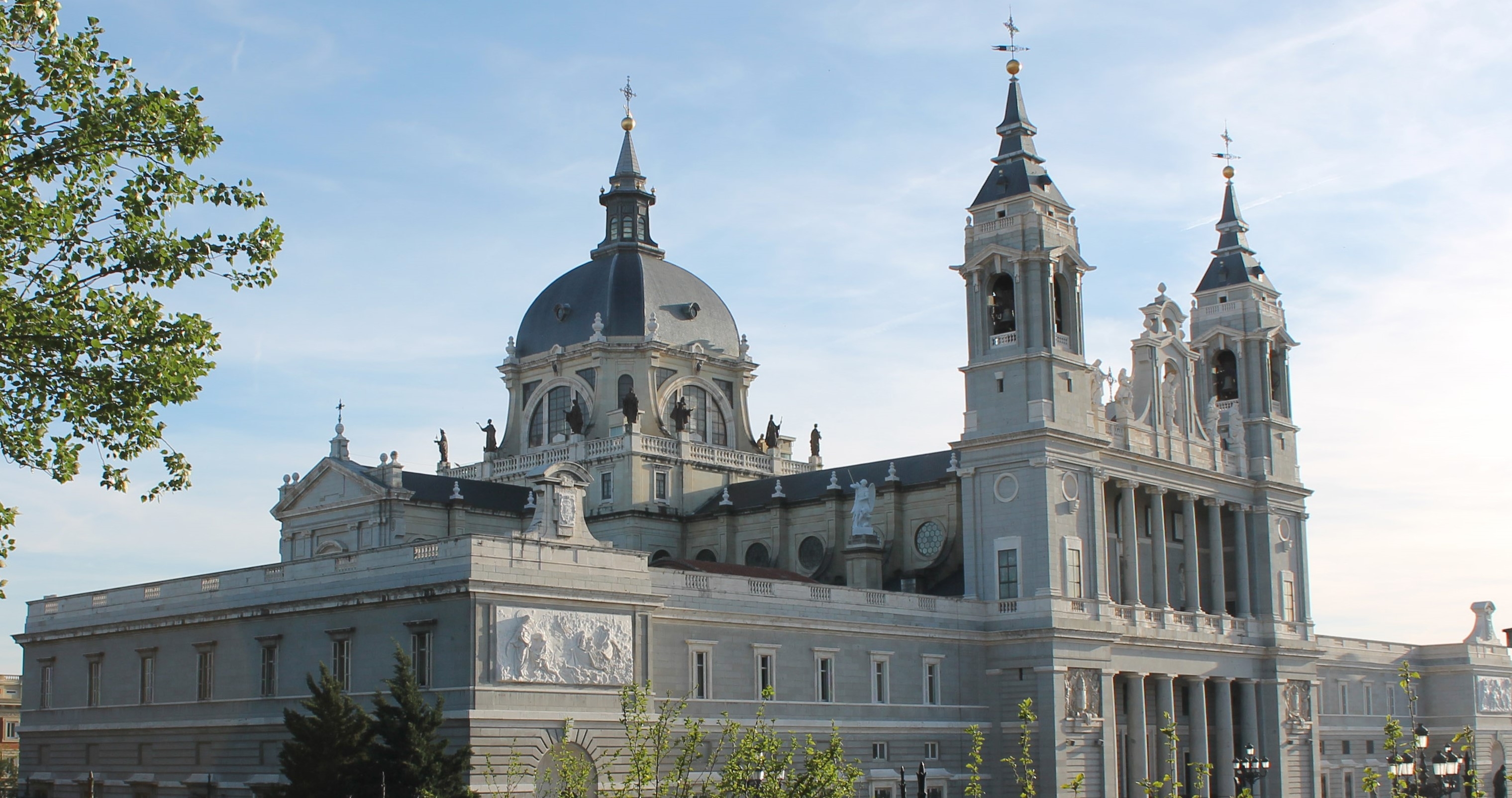 El arzobispo preside en la catedral la solemne Misa del Miércoles de Ceniza