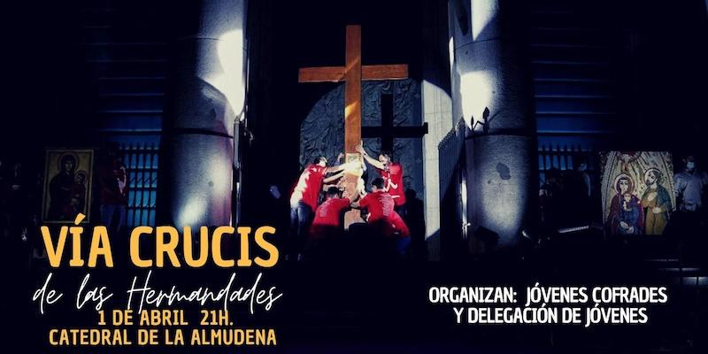 Jóvenes cofrades y la Delegación de Jóvenes organizan un vía crucis en la catedral