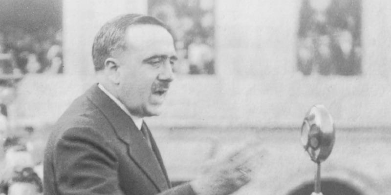 Monseñor Martínez Camino presenta en la basílica de la Concepción el libro 'Marcelino Oreja Elósegui'