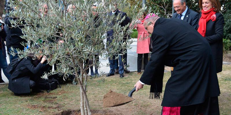 Scholas Occurrentes organiza una oración interreligiosa por la paz en la plaza de Colón