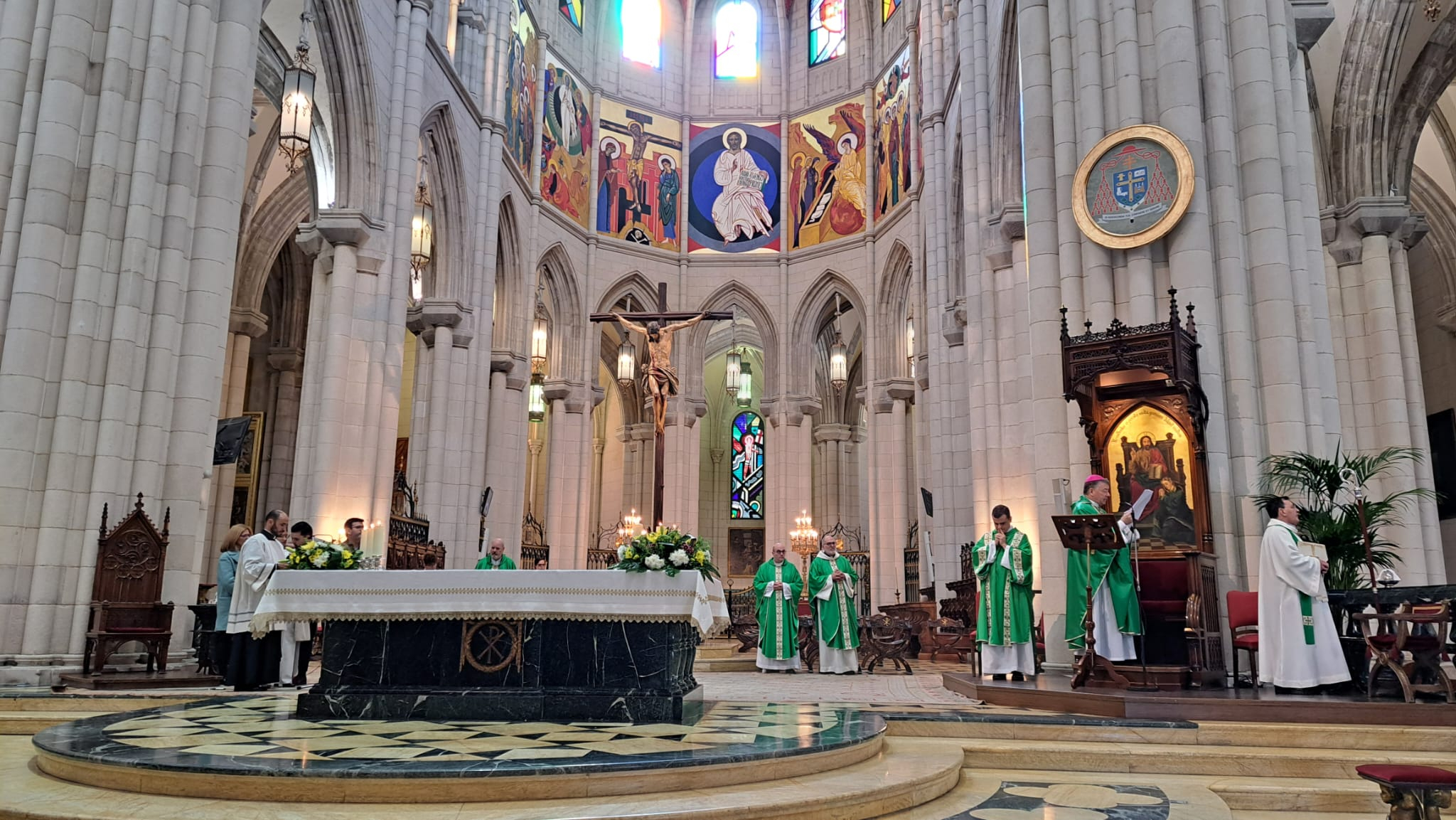 Monseñor Martínez Camino en la presentación de los niños a la Virgen: «Todos buscamos a Jesús porque es luz y esperanza para la vida».
