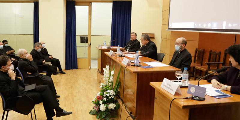 «Los santos son hombres reales, no héroes ni superhombres»