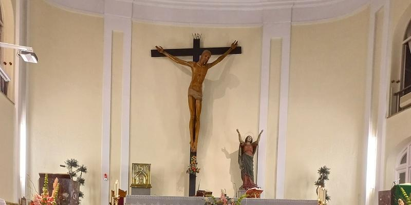 José Luis Díaz Lorenzo acompaña al nuevo párroco de Santa Mónica en su toma de posesión