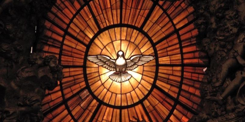 El vicario episcopal de la VIII administra la Confirmación en la iglesia de los Misioneros de la Sagrada Familia