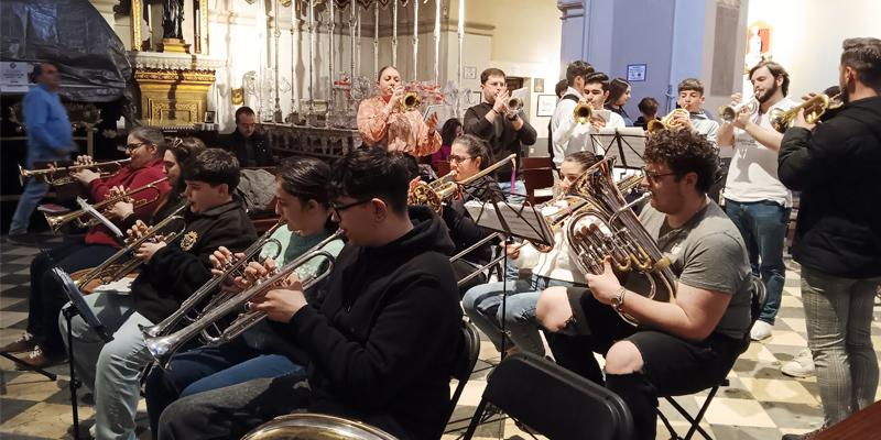 Ensayo de la agrupación musical de Jesús El Pobre: «Aquí encuentras tu grupo de amigos, que te ayudan a crecer en la fe»
