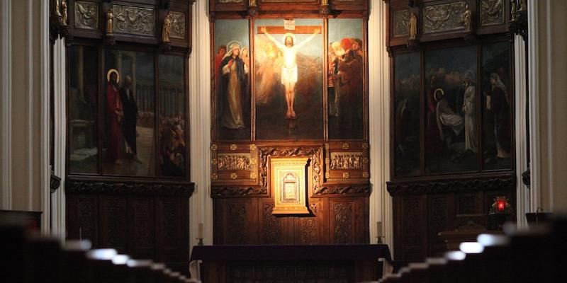 Alumnos del Colegio Arzobispal reciben el sacramento de la Confirmación de manos del arzobispo de Madrid